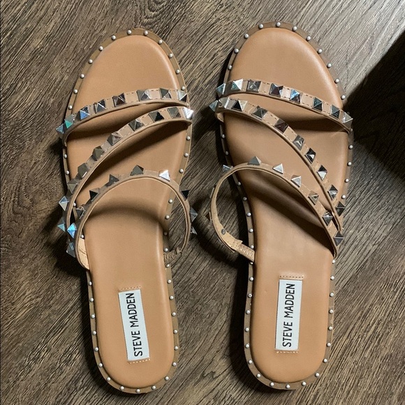 Steve Madden Shoes - Steve Madden Tan Crisscross Studded Sandals